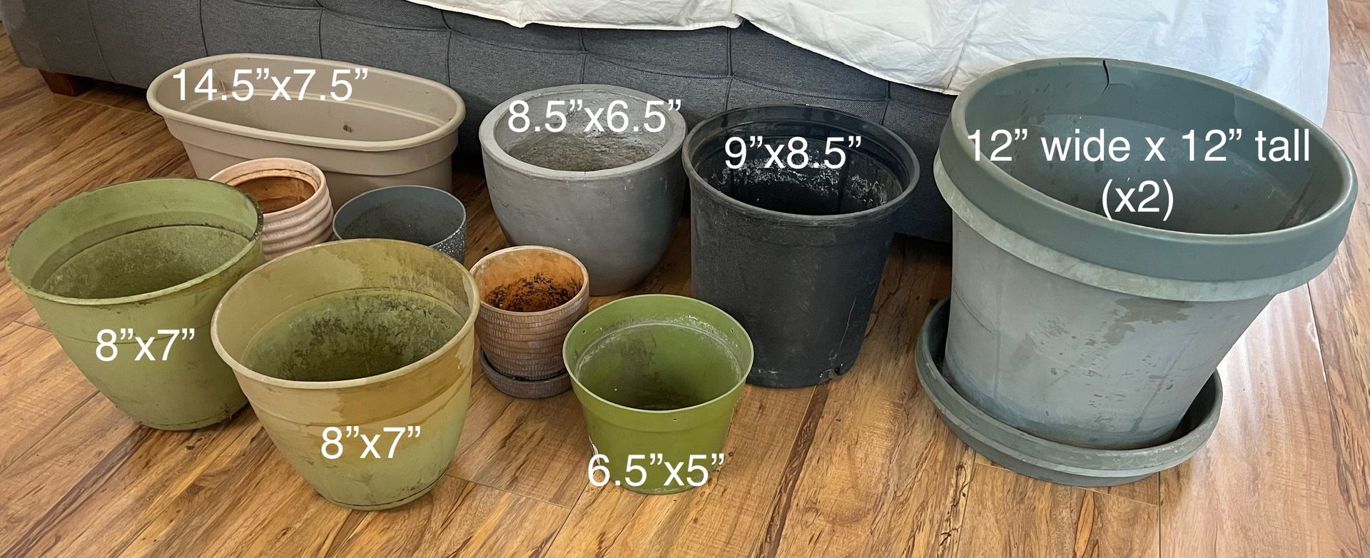 11 Flower Pots - Variety Of Sizes