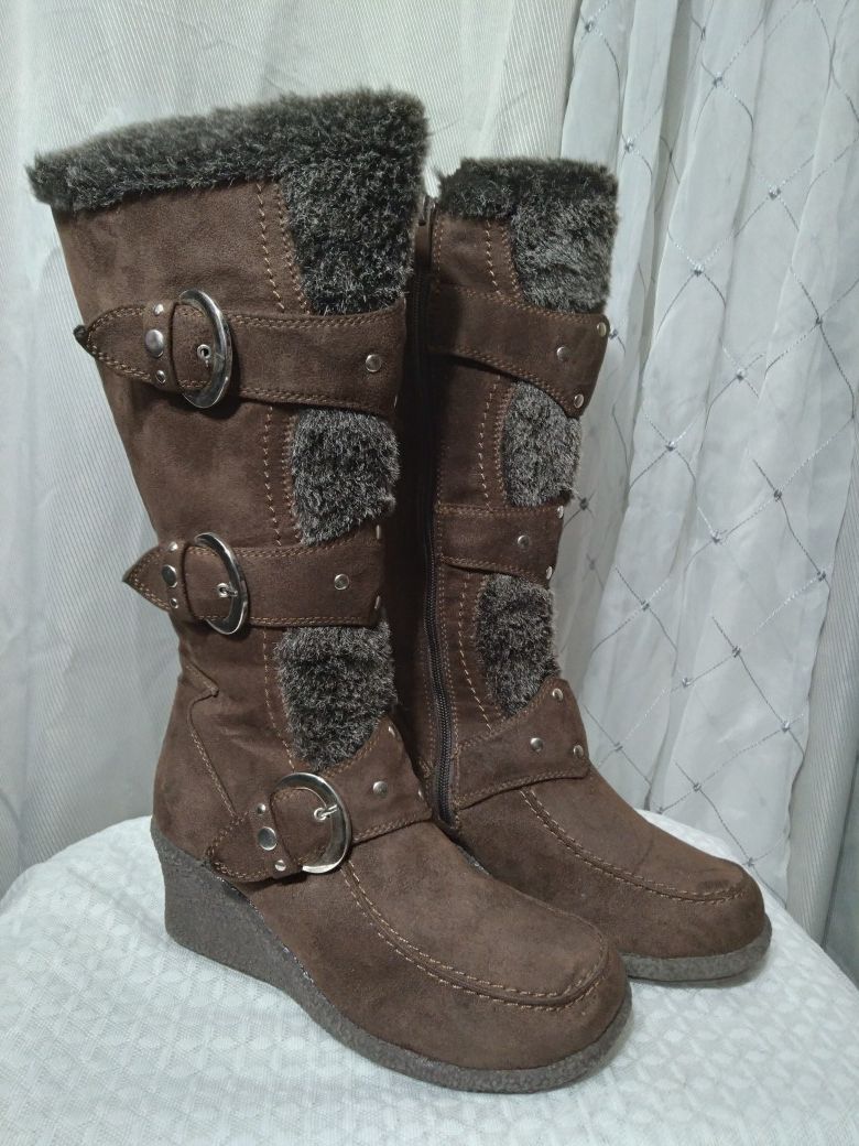 Brown Suede with Faux Fur 6 1/2