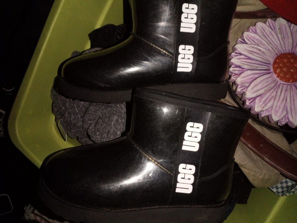 UGG SIZE 2 RAIN BOOTS