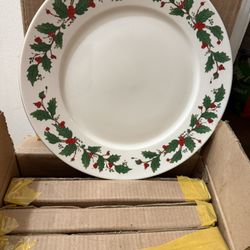 Christmas Plates.  4 PC BUFFET PLATE SET AMERICAN HOLLY new in box  only  $10 eachs 