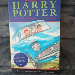 Harry Potter and the Chamber of Secrets, J.K. Rowling  Paperback Book 