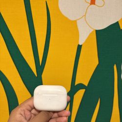 Gently Used Apple AirPod Pros 2nd Gen with Wireless Charging Case