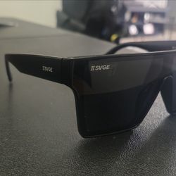 IISVGE Icon Sunglasses - Black