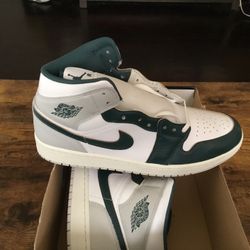 New Men’s Air Jordan 1 Mid SE size 13