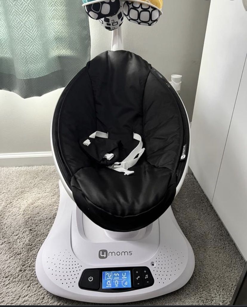 4moms® mamaRoo®4 Classic Multi-Motion™ Baby Swing in Black