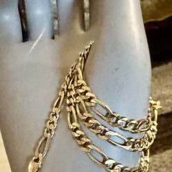 Italian 10Kt Yellow Gold Solid  Figaro Chain Necklace 21.5 “ x 5.34 mm Wide