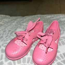 Little girl’s shoes 