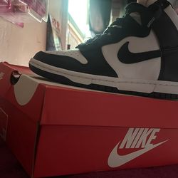 W Nike Dunk High Black and White