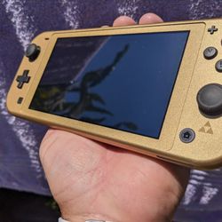 Nintendo Switch Lite Zelda Hyrule Edition