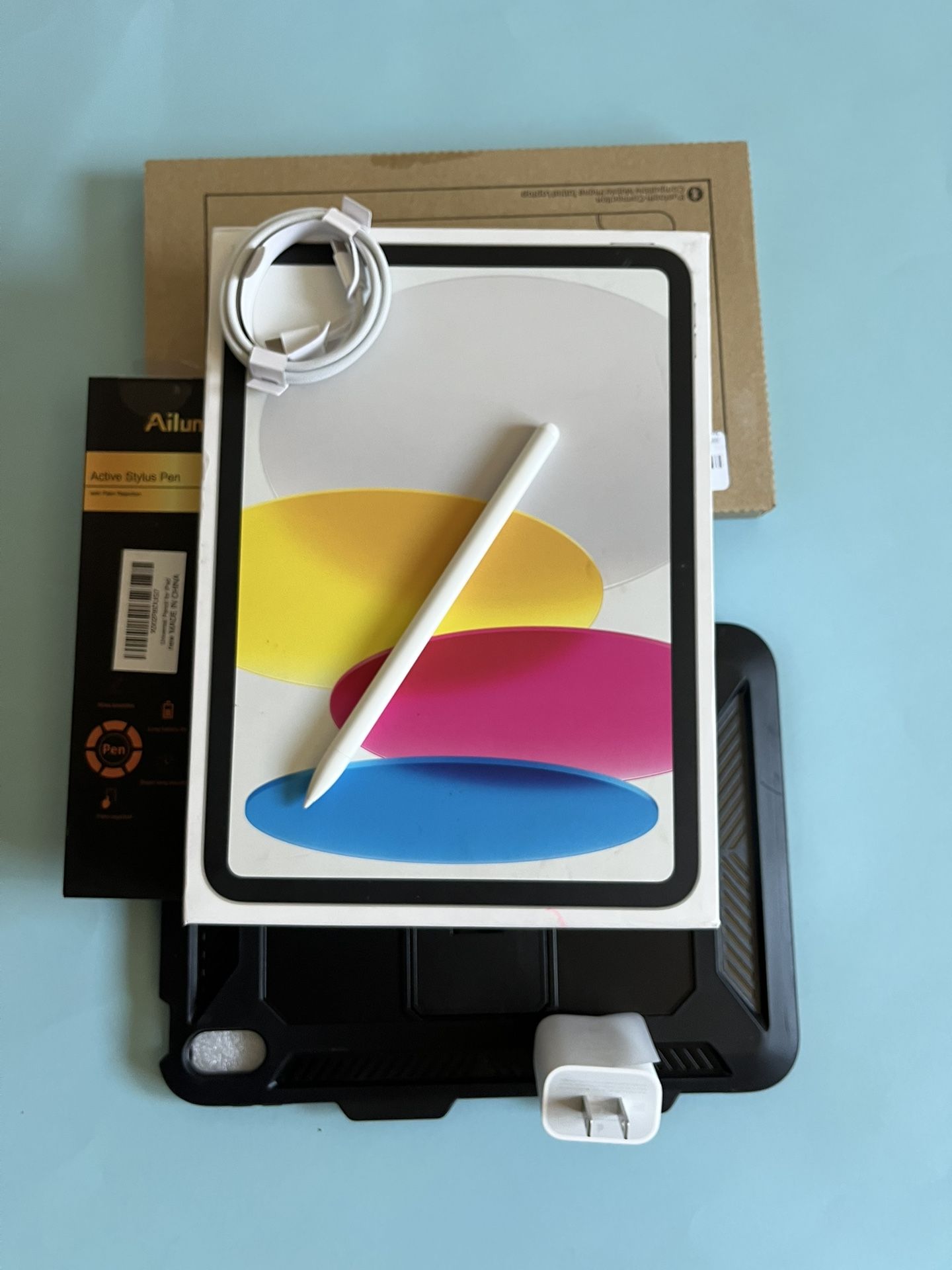 iPad 10th Generation (2022 model) 256GB WiFi + cellular (5G) Unlocked with pen, keyboard & accessories