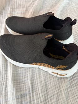 Sketchers - Women Size 10 - Lightly Used