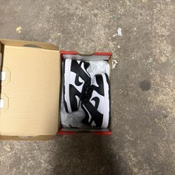 Dunk Low Panda Size 4c