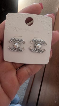 2 pairs of beautiful earrings