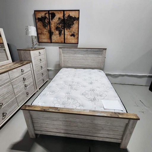 Cream Queen Panel Bed with Mirrored Dresser and 2 Nightstands