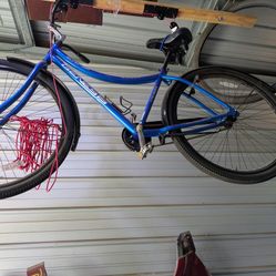 Beach Cruiser 32-in Genesis Made By Kent Bicycles.