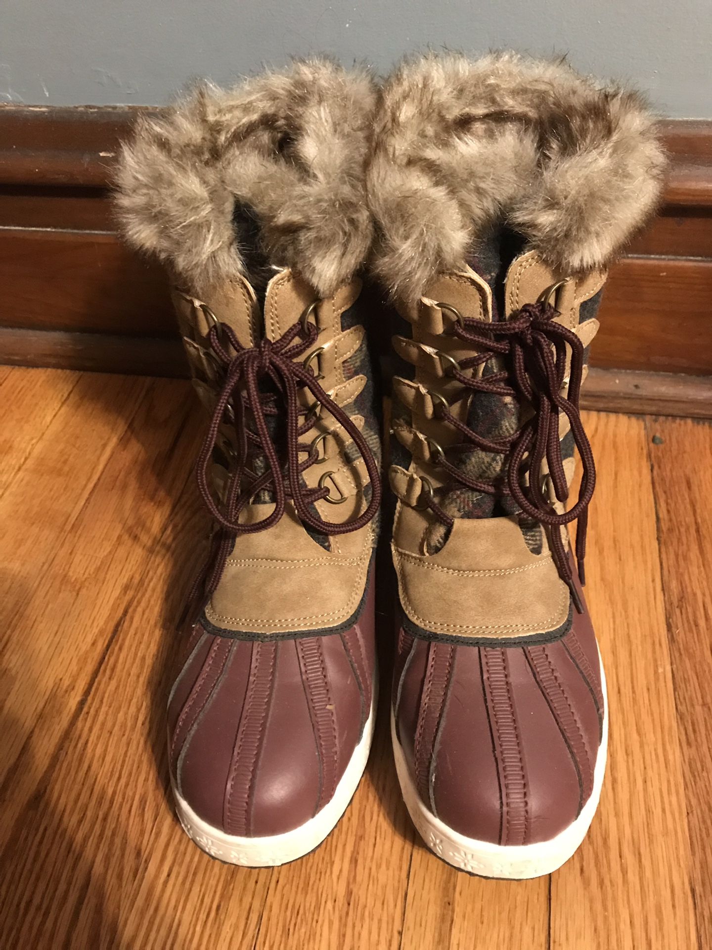 Snow boots