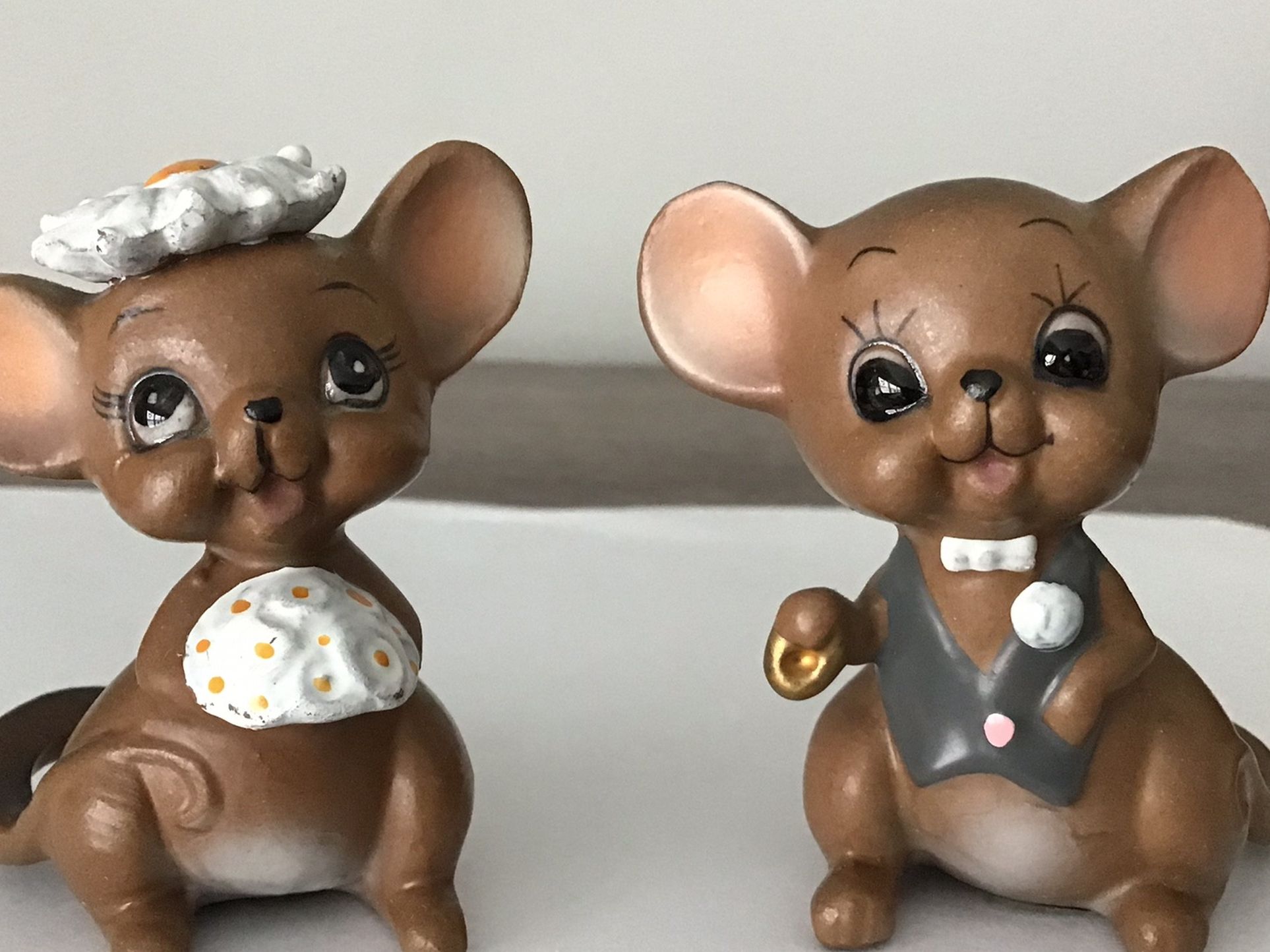 Josef Originals Bride & Groom Mice Figurines w/ Ring & Daisies - Vintage 1970’s