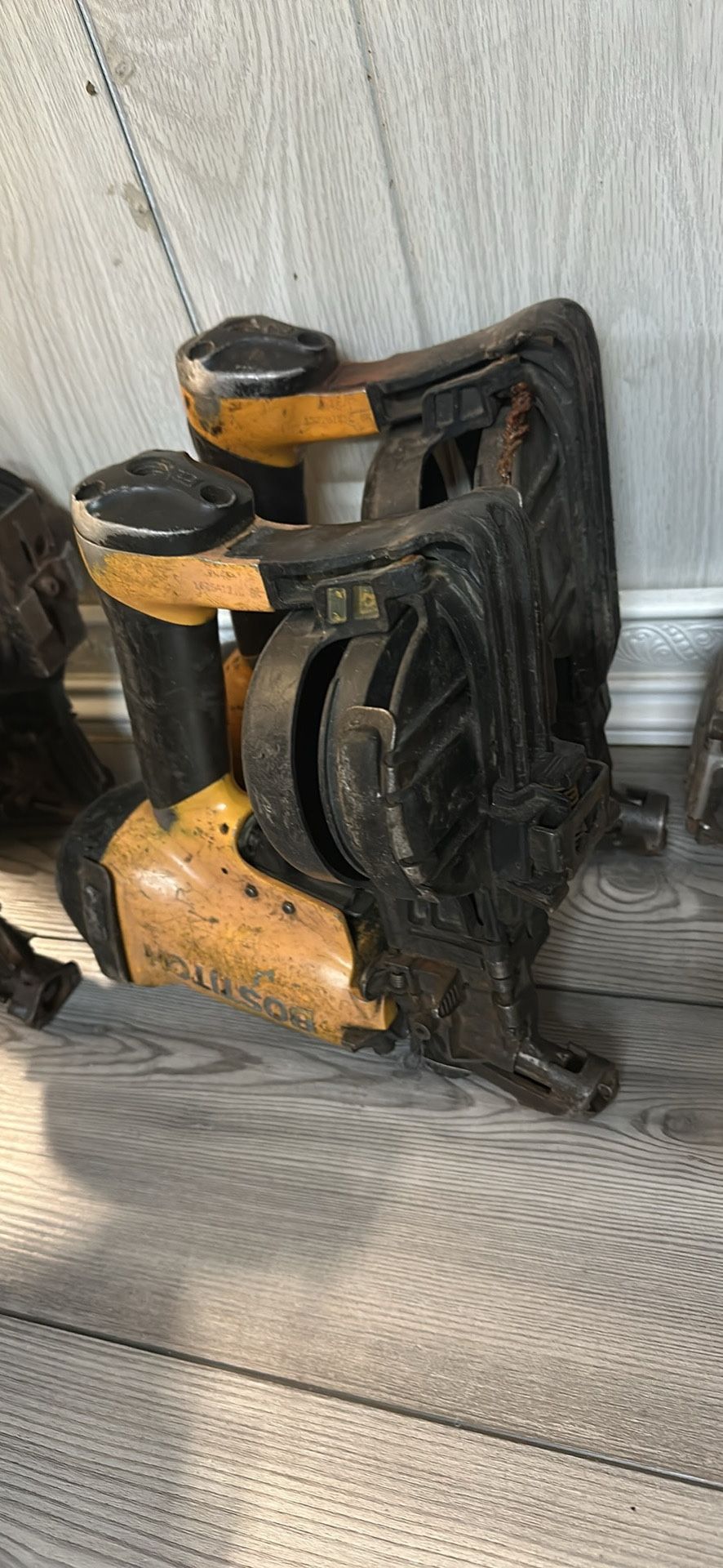 Roofing (Nail Guns) Light industrial equipment & Tools