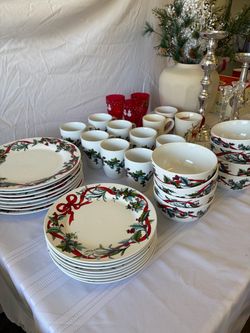 Holiday Dish Set