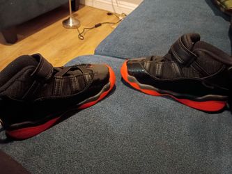 7.5 jordan  shoes ( 2yr old my son age )