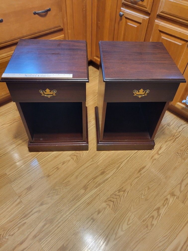 2 End Tables / Night Stands