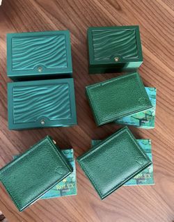 Empty Boxes.   New.   Fontainbleau Area