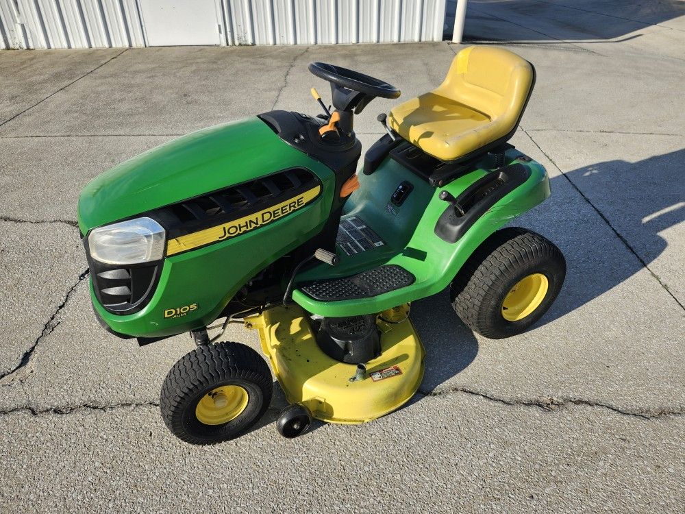 John Deere D105 riding lawn mower, Runs good, 17.5hp engine, 42" deck and auto transmission  delivery available, Many new parts. 