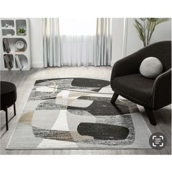 8/10 Brand New Modern Rug 