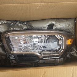 Tacoma TRD 2017-2019 Oem Headlight