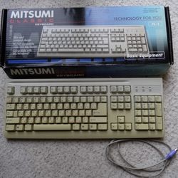 Mitsumi Classic English-Russian/Cyrillic Clicky Keys Wired Keyboard Rare