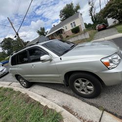 2004 Toyota Highlander  Front Wheel Drive 