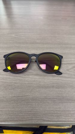 Round Sunglasses with Mirrored Lenses