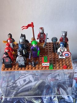 Legos figures  Antman,Ironman,Capt.Ameri,Joker,4 Spiderman,4 Batman,Deadshot