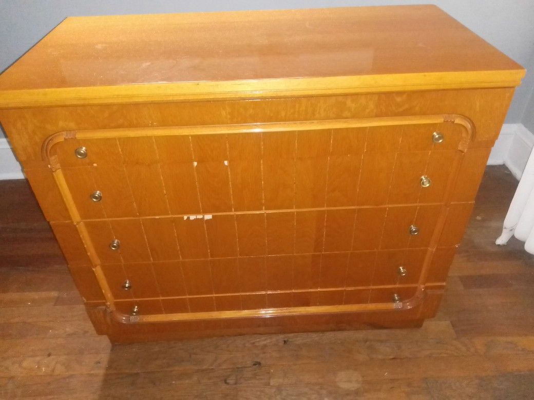 Dresser