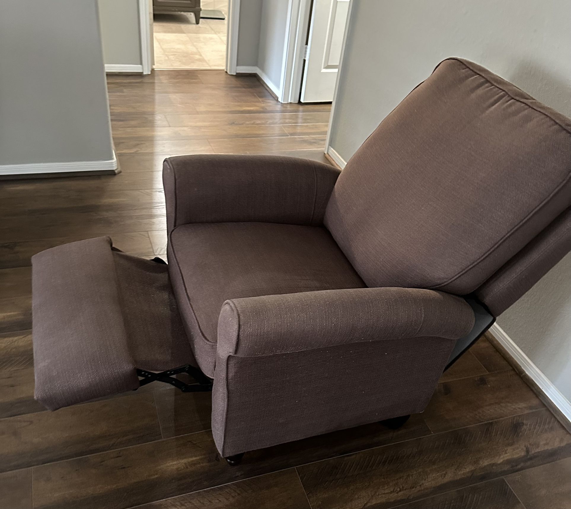 Brown Reclining Chair In Good Condition