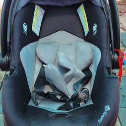 car sit and baby boy cloths 3 to 9 monts