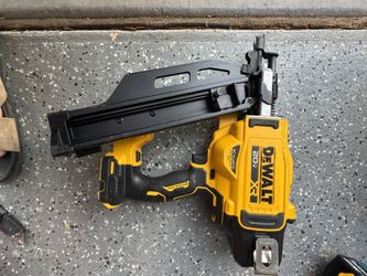 DEWALT 20-Volt 21° Cordless Framing Nailer (Tool-Only)
