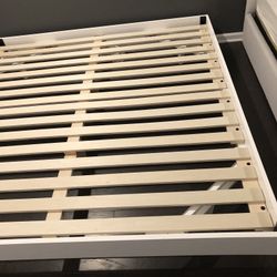 Brand New King Size Wood 🪵 Bedframe 🛏  (Base Only) Headboard Attachments Are Available Online For Low Cost