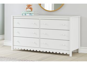 Hallityn White Dresser
