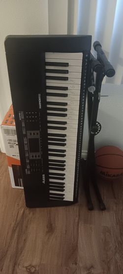 ALESIS HARMONY61MKII ALESIS 61 Key Keyboard with 300 Sounds

