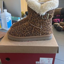 Leopard Furry Boots Women’s Size 5