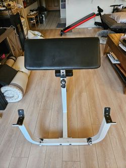 Preacher curl machine