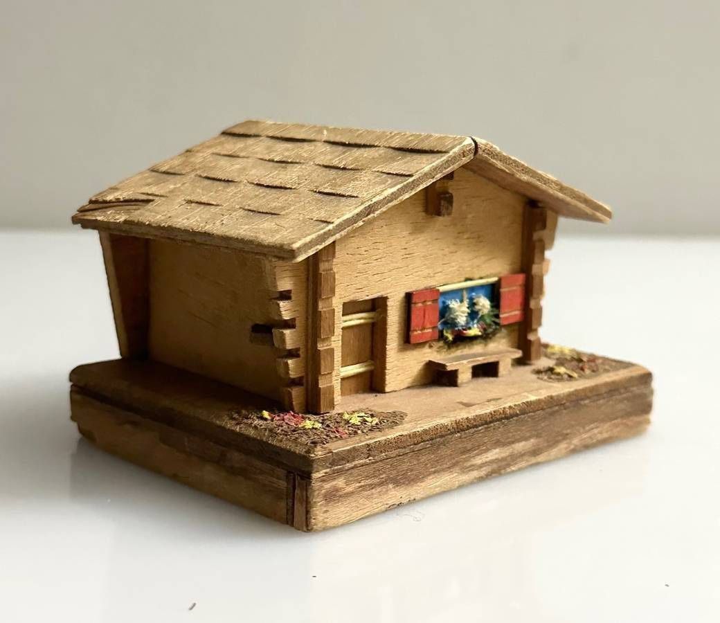 Vintage Swiss Movement Handmade Wooden Music Chalet Cottage Cabin Collectible Decor