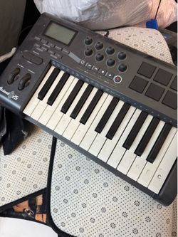 MIDI keyboard