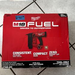 Milwaukee Brad Nailer M18