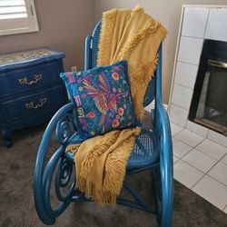 7 Piece King Size Bedroom Set Wood Like New 