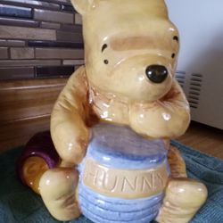 Disney Classic Winnie The Pooh & The "Hunny" Pot
