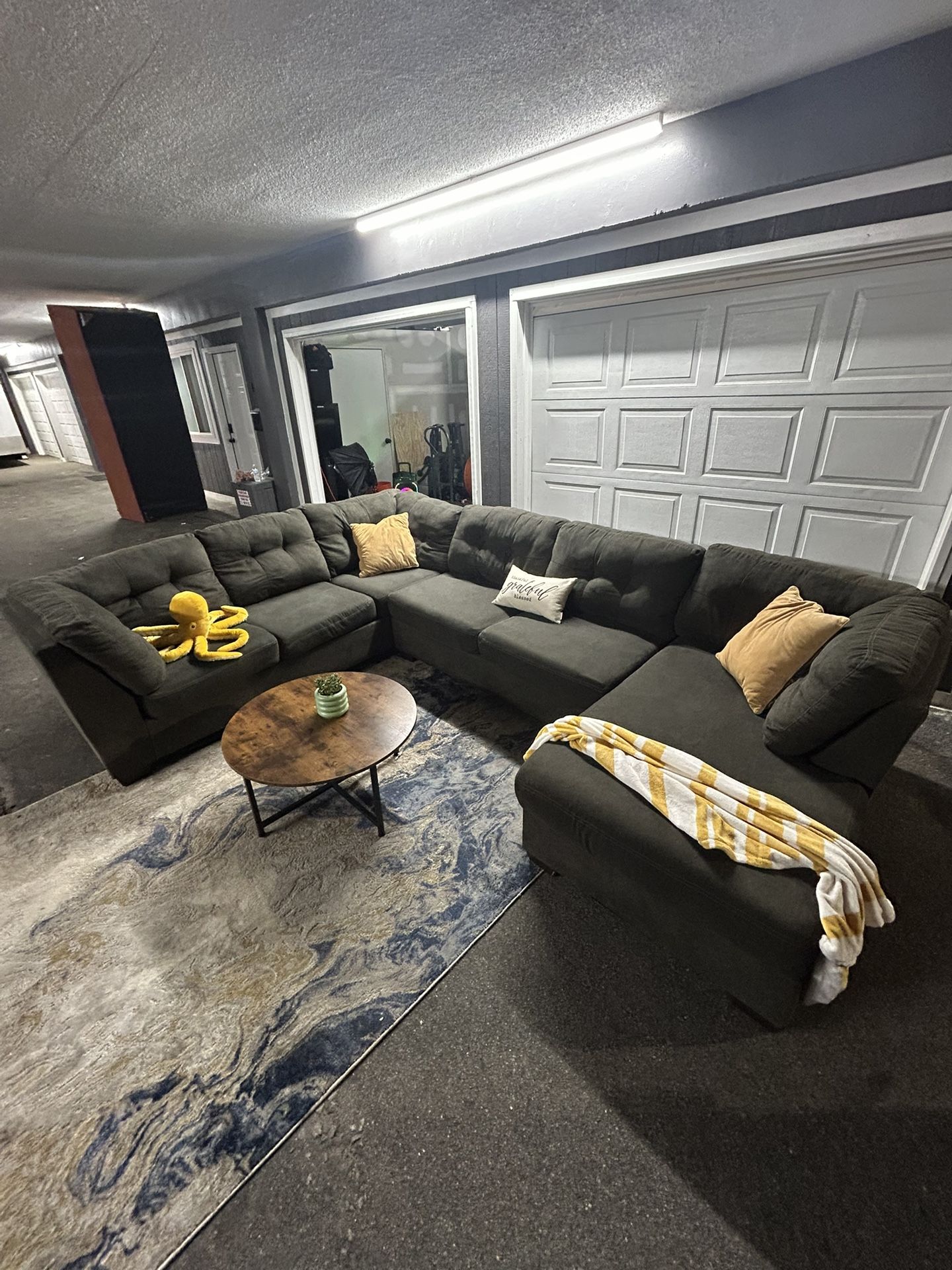 Sectional Sofa/ Couch DELIVERY AVAILABLE