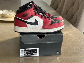 AIR JORDAN 1 MID (GS) - Sz 6