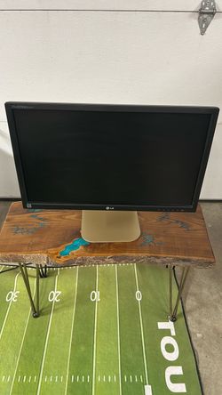 24" LG MONITOR.